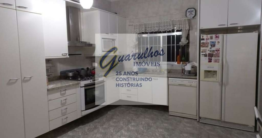 Sobrado lindo com 3 dorms, 1 suite, 3 vagas no Jd Pinhal a venda R$749.990,00