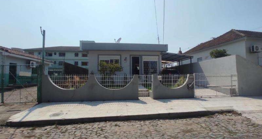 Casa com 2 quartos à venda na Rua Clemente Pinto, 25, Camobi, Santa Maria