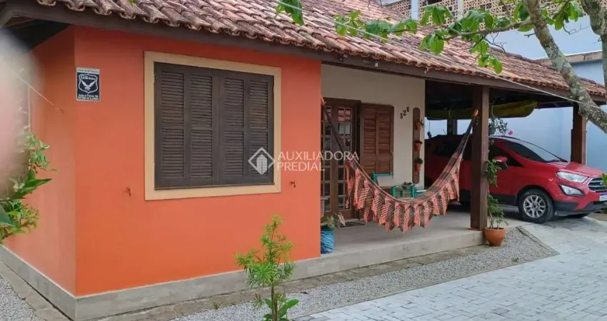 Casa com 3 quartos à venda na Pinguirito, 327, Centro, Garopaba