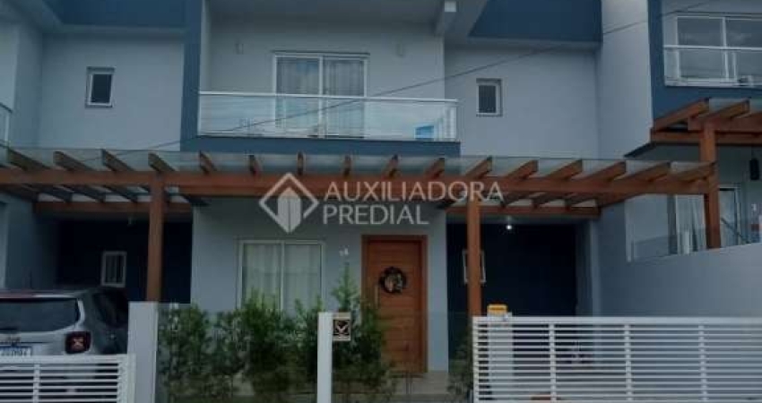 Casa com 3 quartos à venda na ESLY SANDRINI NAUCK - QUINTA DOS ACORES, 19, Centro, Garopaba