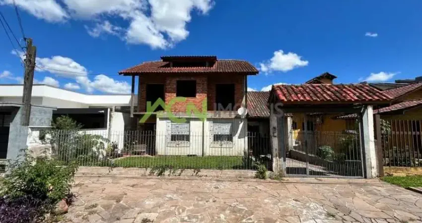 Casa para Finalizar com Amplo Espaço e Localização Privilegiada