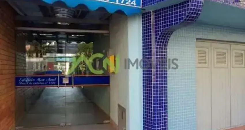 Apartamento no litoral, a 1 quadra do mar, com 1 dormitório, vaga de estacionamento interno, sala e cozinha, no Centro de Tramandaí