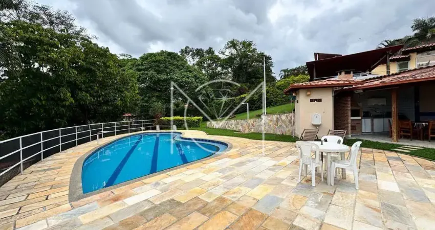 CASA COM 03 SUÍTES, POÇO ARTESIANO E ÁREA DE CHURRAQUEIRA COM PISCINA NO VALE DO OURO