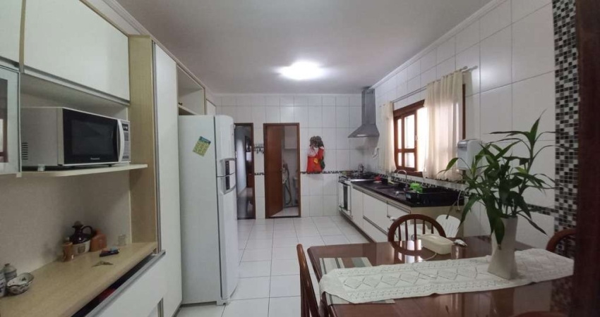 Sobrado em Jardim das Indústrias