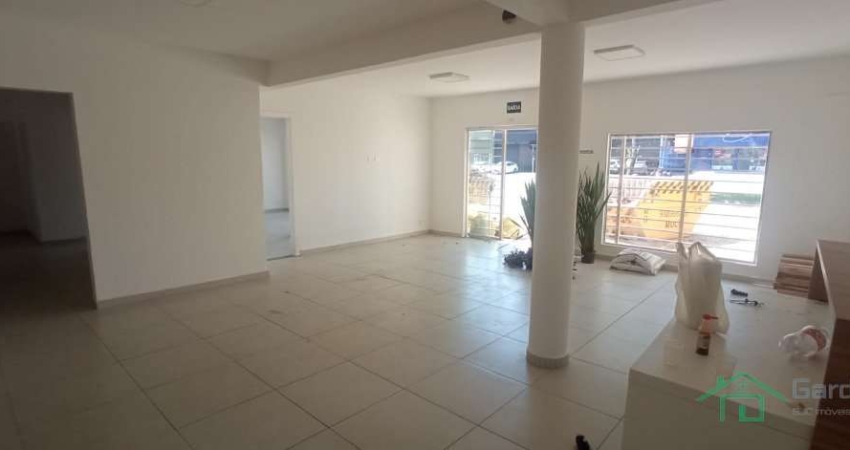 Casa comercial em Bosque dos Eucaliptos