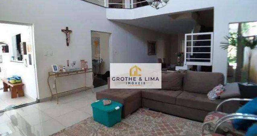 TOR035 - Sobrado c/ 3 dormitórios, 2 suítes, à venda, 217 m² AC, terreno 250m²,excelente local, fácil acesso  centro da cidade, perto de comércio etc.