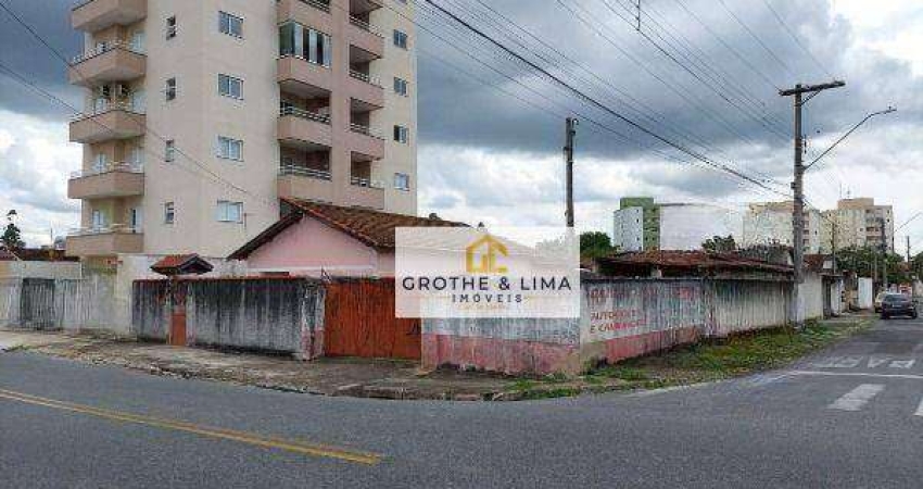 Casa de esquina, 2 terrenos e 3 dormitórios à venda  por R$ 540.000 com 595 metros de terreno