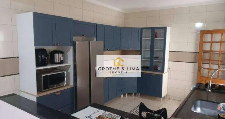 Vende-se casa em condomínio fechado - zona leste- com vista para praça- sjcampos.