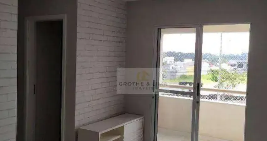 O apartamento tem 65m2, com 3 quartos, sendo 1 suíte, todos com armários planejados.