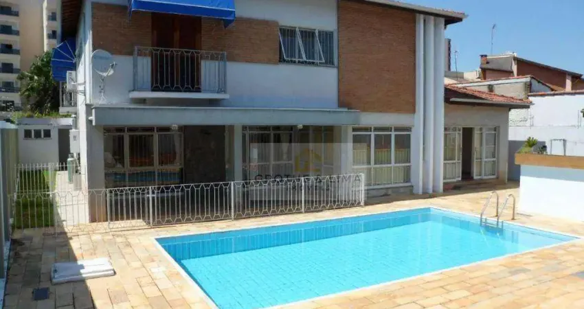 Belíssimo imóvel de 800 m2 de terreno com 564,90 m2 de área construída.