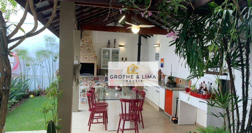 Casa com 3 dormitórios, 300 m² por R$ 2.680.000, Jardim das Colinas - São José dos Campos/SP