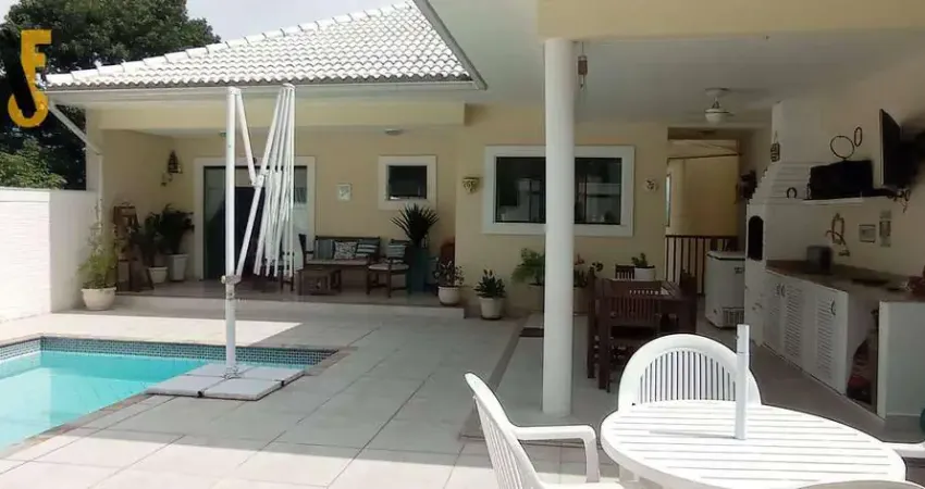 CASA DE CONDOMÍNIO NO BOSQUE DOS ESQUILOS - 4 QUARTOS - PISCINA