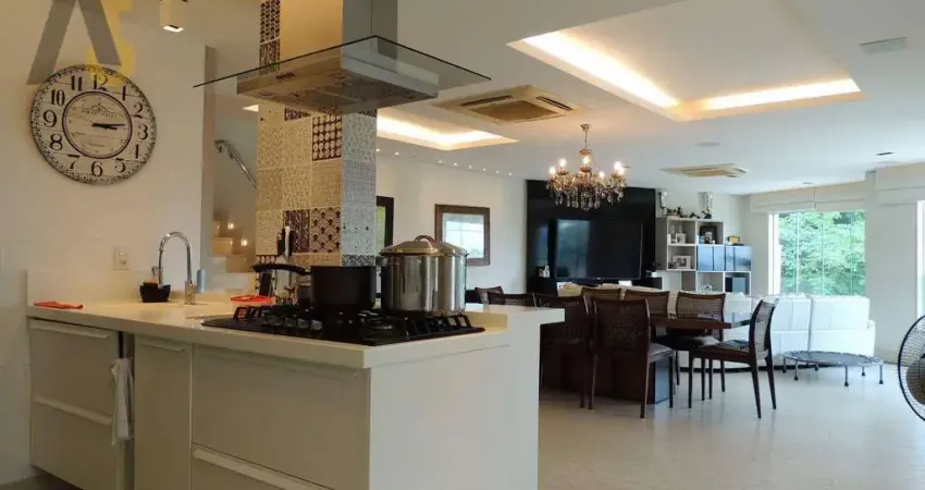 Casa dentro de condomínio, 4 quartos 3 suítes - Vista Deslumbrante!