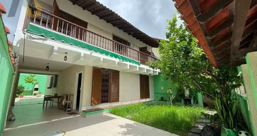 Casa com 4 dormitórios à venda, 236 m² por R$ 820.000,00 - Freguesia de Jacarepaguá - Rio de Janeiro/RJ