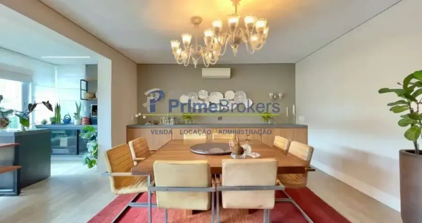 Com 253 m² de área privativa, este imóvel oferece amplo espaço para acomodar sua família com confort