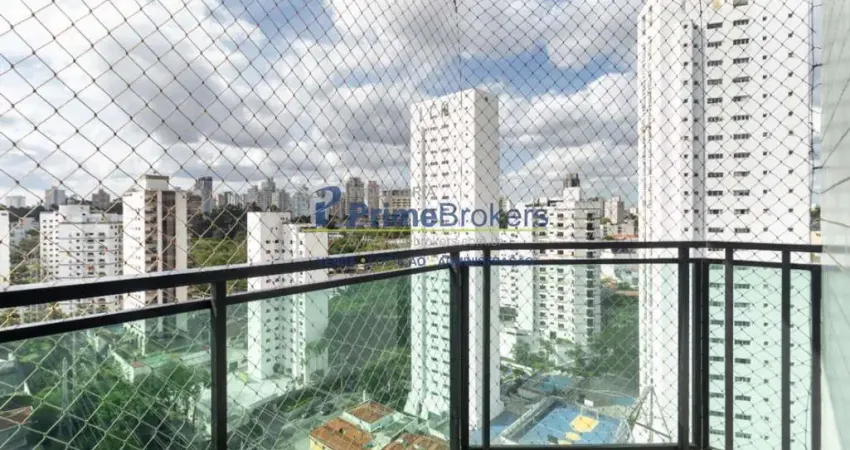 Com 3 suítes e 4 banheiros, a propriedade oferece diversos espaços elegantes, incluindo sala de jant