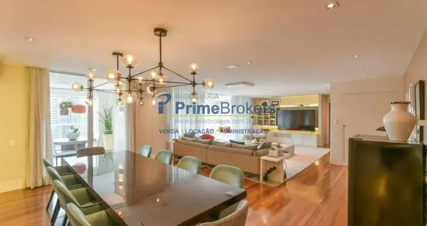 Este elegante apartamento no piazza del sole oferece um vasto espaço de 271 m², ideal para acomodar