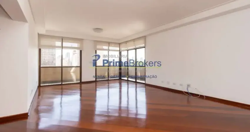 Com 4 dormitórios e 3 suítes, é ideal para famílias que buscam conforto e privacidade.