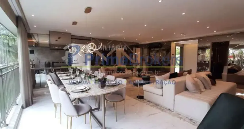 Com 162 m² de área privativa, o imóvel apresenta um ambiente amplo e arejado, ideal para quem busca