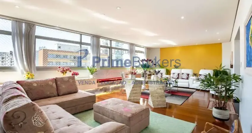 Com 296 m² de área privativa, este imóvel oferece um espaço generoso e sofisticado, ideal para famíl