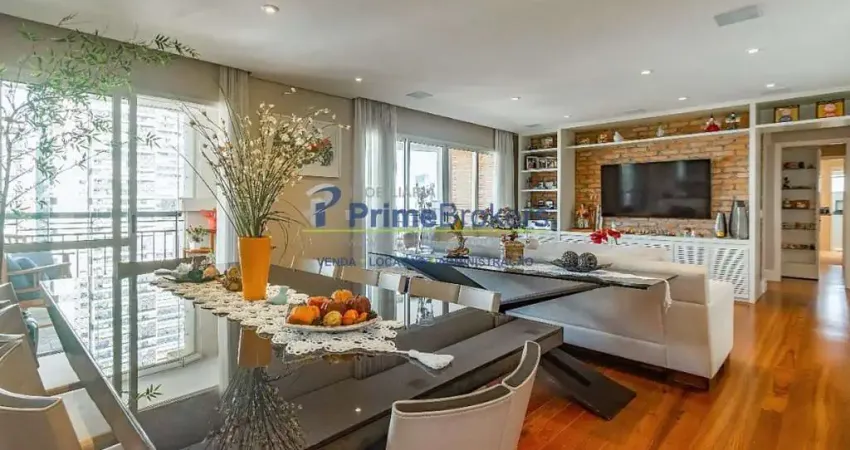 Apartamento reformado,, 4 quartos, sendo 3 suítes,4 vagas.