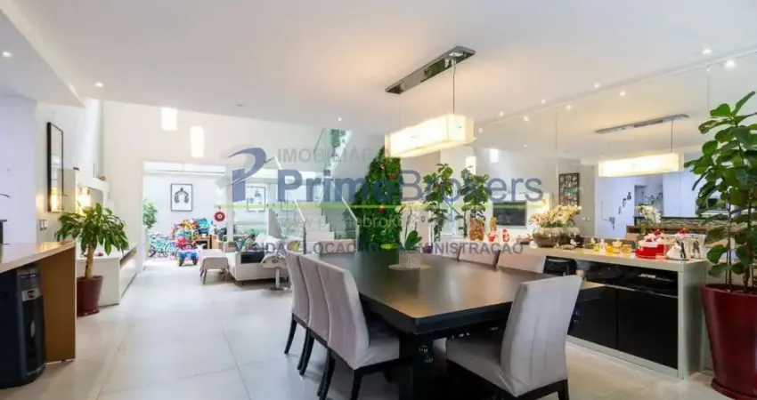 Com uma área privativa de 275 m², este imóvel é uma oportunidade única para quem busca conforto e es