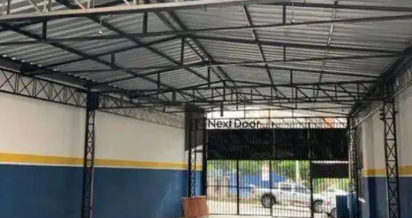 Galpão / depósito / armazém para venda em centro de 250.00m² com 5 garagens