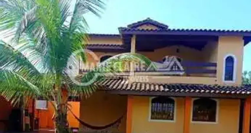 Sobrado mobiliado á venda em caraguatatuba – 2 quartos e quintal com 5 vagas de garagem.