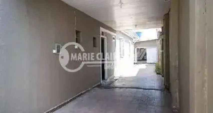 Casa disponível para locação com 2 quartos e espaço para 4 carros na garagem - Carlos Weber, Vila Leopoldina.