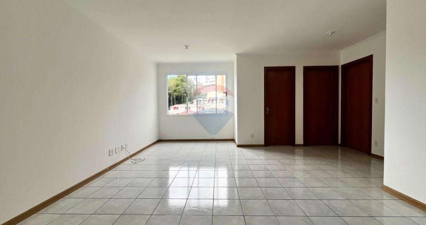 Apartamento com 3 dormitórios no Bairro Colina Sorriso
