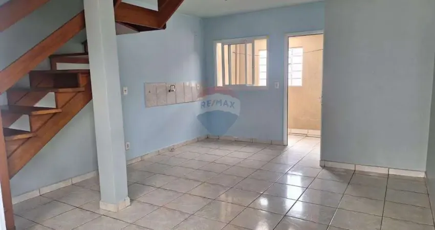 Sobrado - 03 Dormitórios - 02 Banheiros - 01 Vaga - R$245.000,00