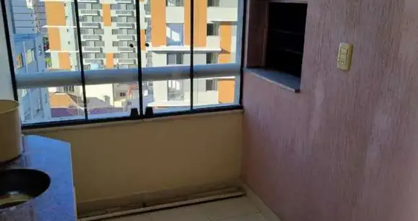 Vende apartamento 2 quartos, andar alto, sacada e gragem na cidade baixa.