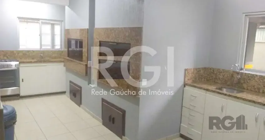 Apartamento 2 quartos, 2 banheiros e garagem na cidade baixa.
