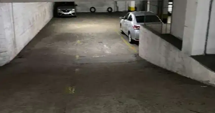 Box comercial desocupado no centro histórico de porto alegre**