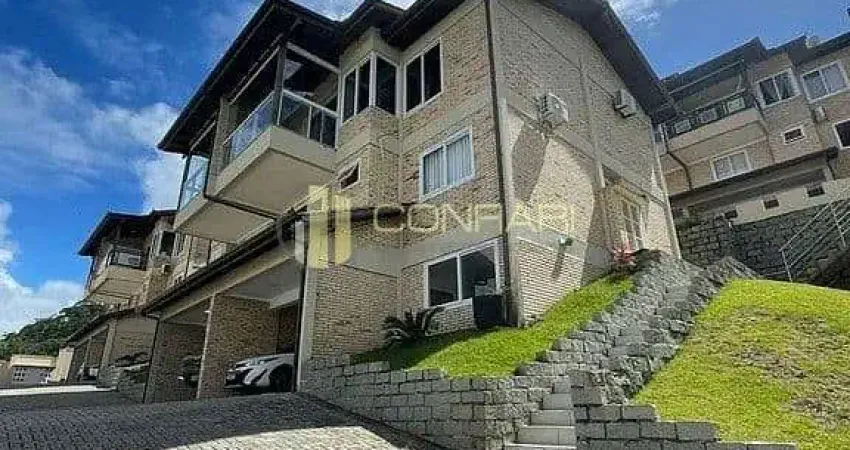 Casa de alto padrão em condomínio fechado Itapema