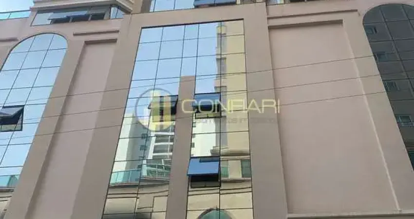 Apartamento com 3 quartos para alugar em Meia Praia, Itapema