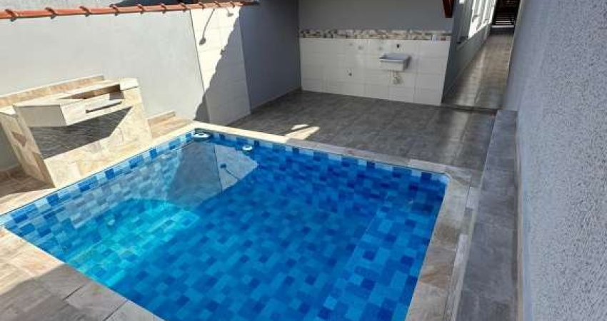 CASA NOVA COM PISCINA PARA VENDA EM MONGAGUÁ!