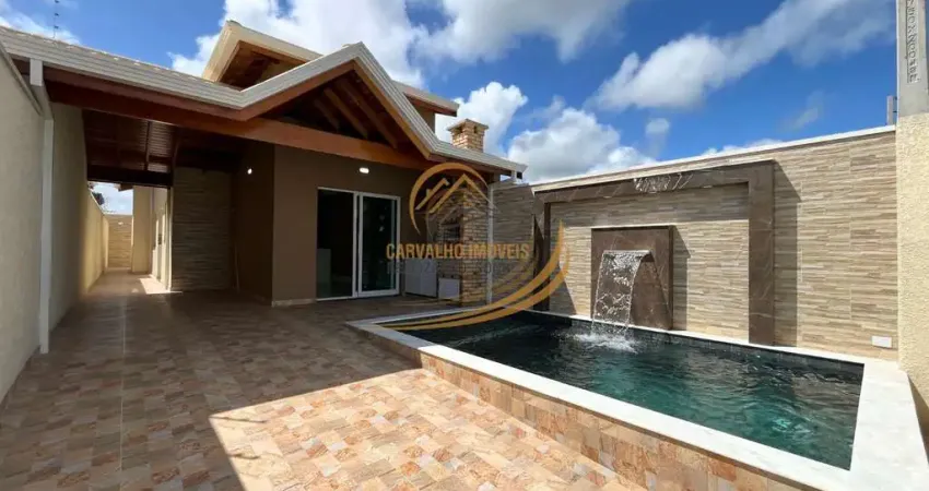 Linda casa com piscina e churrasqueira, excelente acabamento em peruíbe!