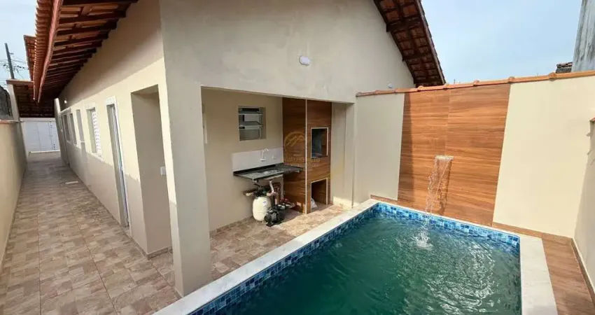 Casa geminada com piscina e churrasqueira em bairro residencial em itanhaém!!