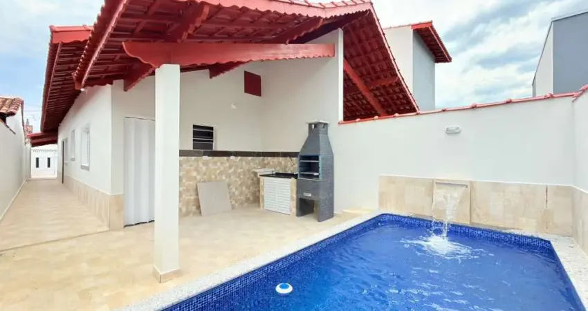 Casa geminada lado pista com piscina e churrasqueira para venda em mongaguá!!