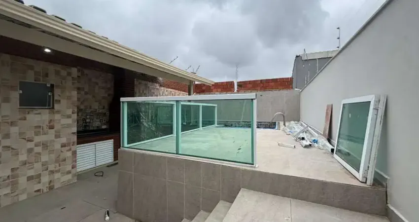 Casa revitalizada com 03 dorm, piscina lado praia para venda em itanhaém!