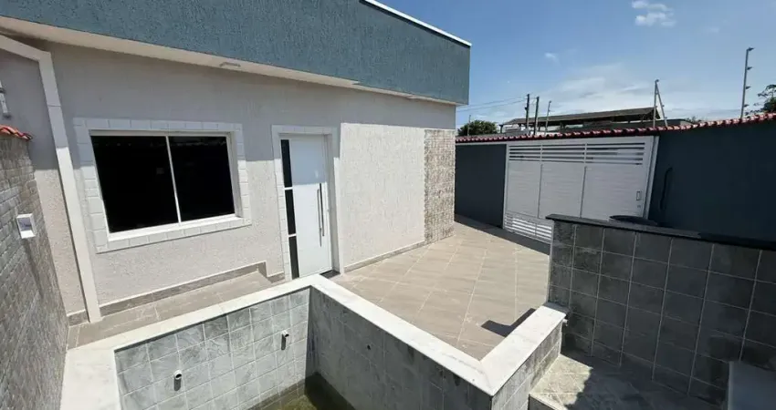 Casa com piscina em bairro residencial para venda em itanhaém!