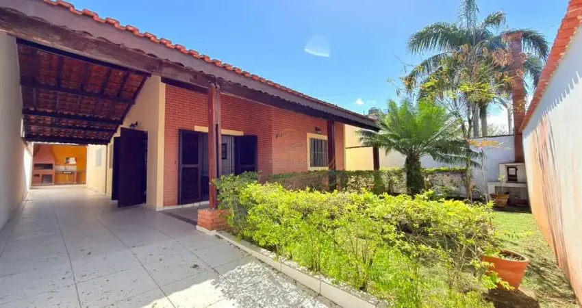 Sua oportunidade na cidade de itanhaém!! Apenas 450m do mar, casa isolada com 03 dorm em itanhaém!