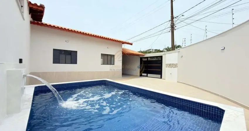 Casa de esquina apenas 400m do mar com piscina e churrasqueira em itanhaém!