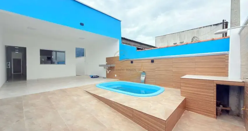 Casa geminada com piscina 1200 metros do mar para venda em peruíbe!