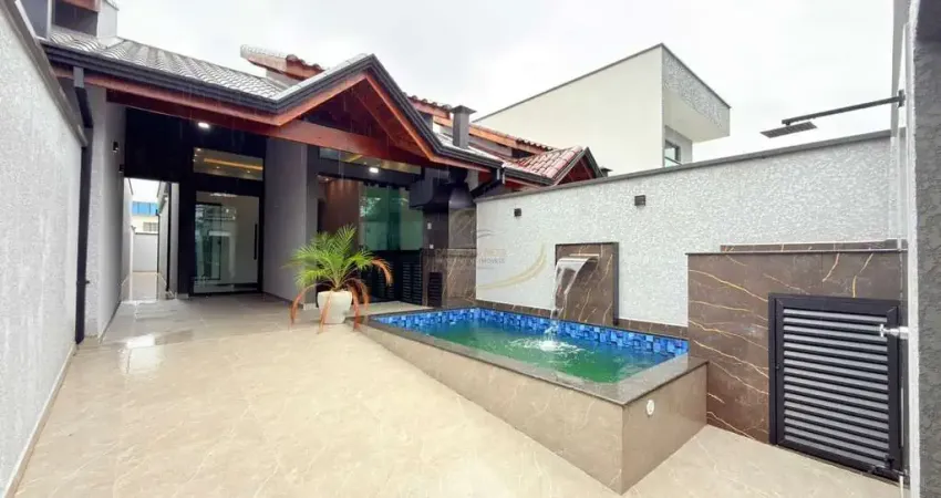 Linda casa com piscina e churrasqueira apenas 3km do centro de peruíbe!