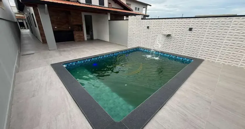Casa lado praia com terreno grande, 03 dorm, piscina e churrasqueira em itanhaém!!