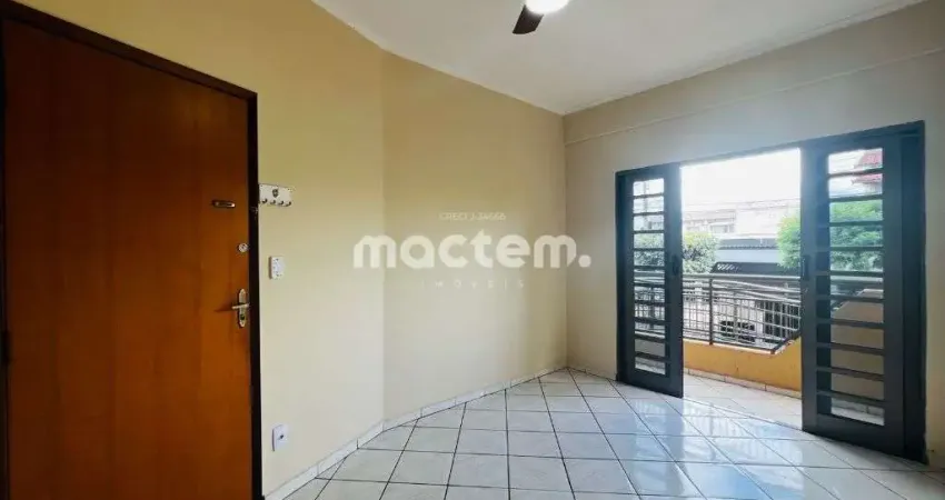 Apartamento com 3 quartos e quintal no Parque dos Bandeirantes