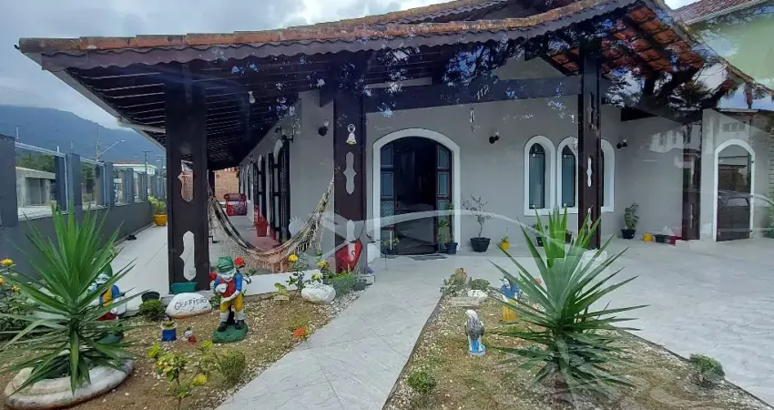 Linda casa 4 dormitórios no melhor bairro da Praia Grande.