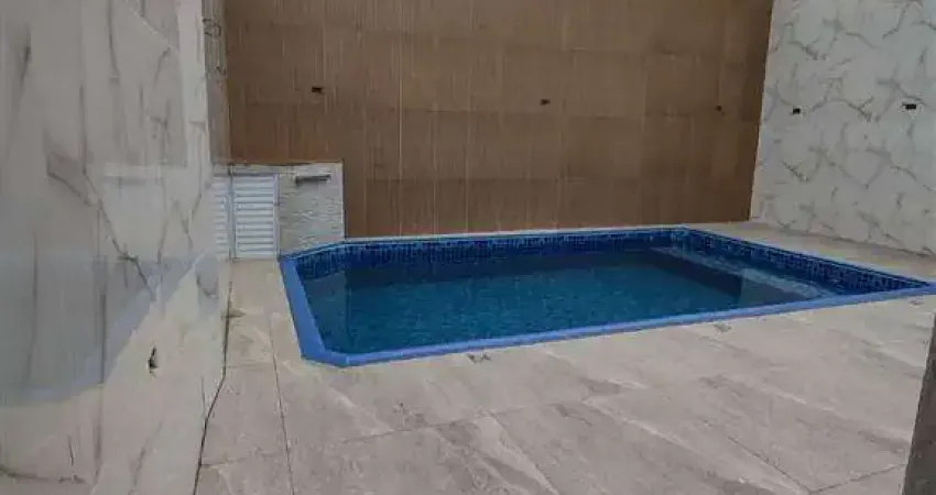 Casa na Praia Grande,com piscina 2 quartos sendo 1 suite 3 garagem